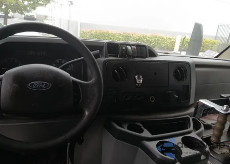 2012 Ford Econoline E450 Super Duty Cutaway Van из США, поврежденный, VIN 1FDFE4FS7CDA55226